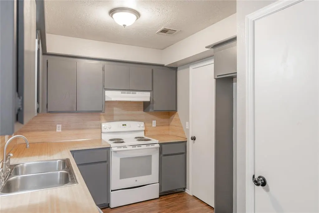 Photo 11 — 152 Barrett Place, Edmond, OK 73003