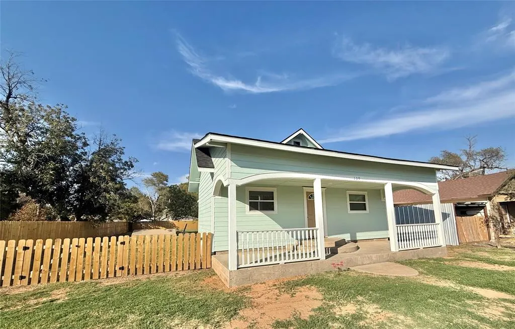 Photo 3 — 209 E 2ND Street, Blair, OK 73526
