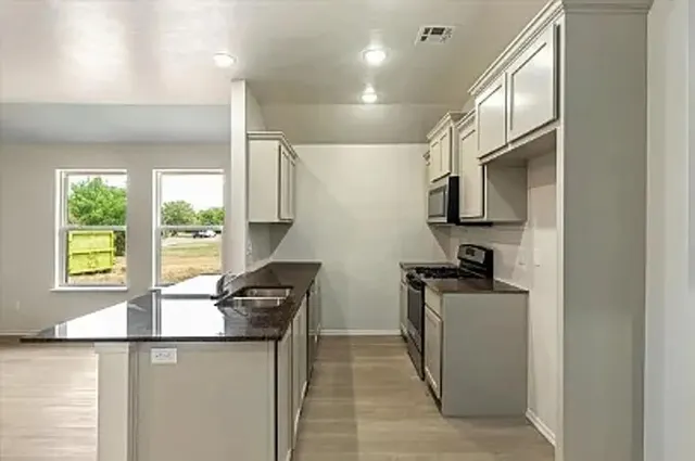 Photo 5 — 1324 SW New York Avenue A, Lawton, OK 73501