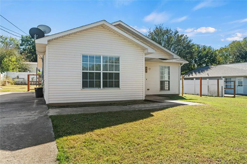 Photo 2 — 704 W Ridge Avenue, McAlester, OK 74501