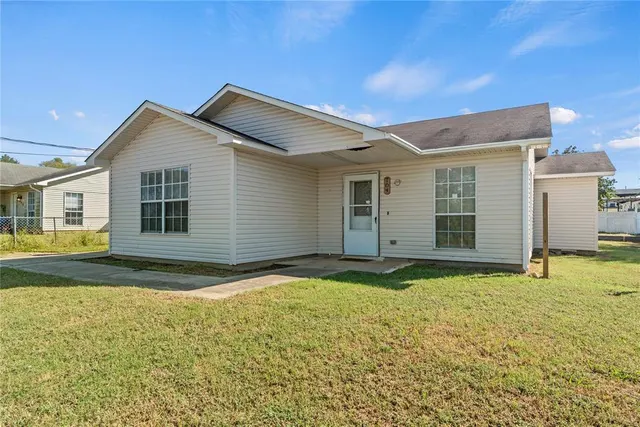 Photo 3 — 704 W Ridge Avenue, McAlester, OK 74501