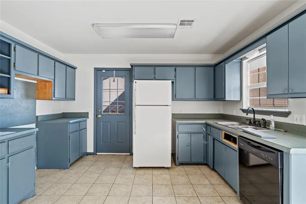 Photo 6 — 704 W Ridge Avenue, McAlester, OK 74501