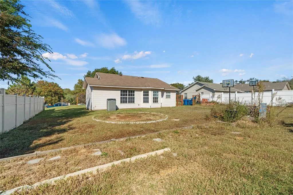 Photo 14 — 704 W Ridge Avenue, McAlester, OK 74501