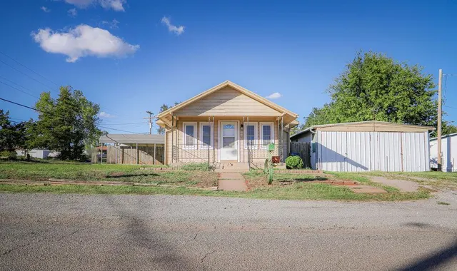 Photo 2 — 801 E 1st Street, Cordell, OK 73632