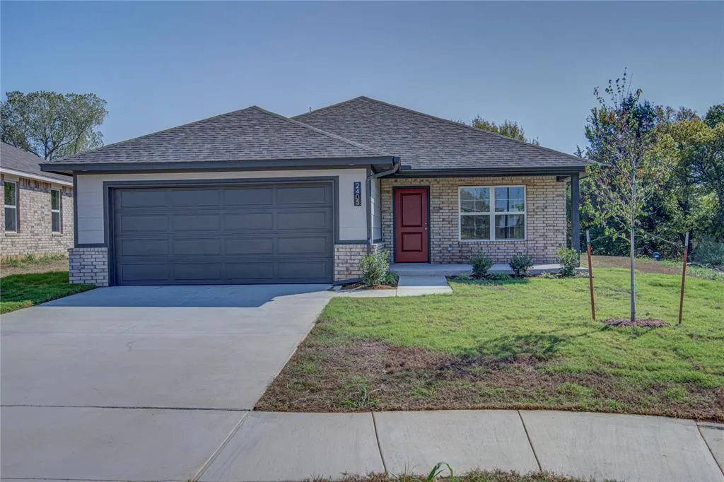 Photo 2 — 2405 S 27th Court, Chickasha, OK 73018
