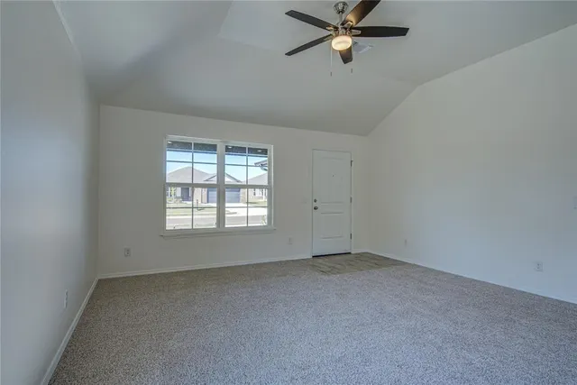 Photo 5 — 2405 S 27th Court, Chickasha, OK 73018