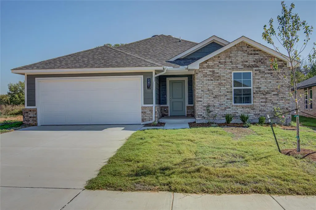 Photo 2 — 2401 S 27th Court, Chickasha, OK 73018