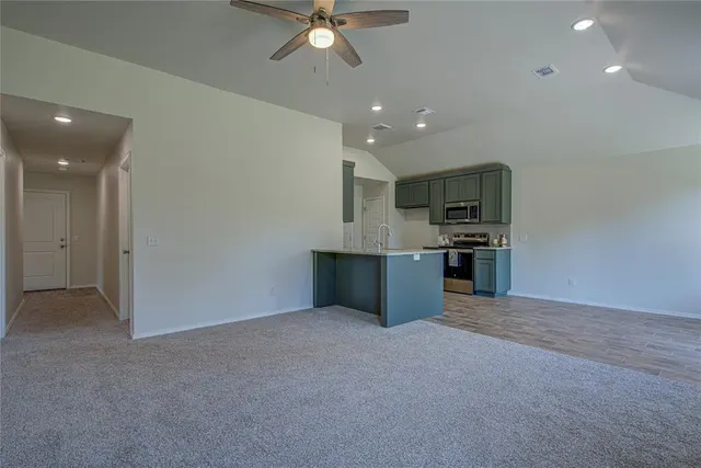 Photo 5 — 2401 S 27th Court, Chickasha, OK 73018