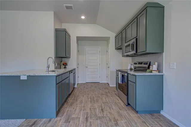 Photo 8 — 2401 S 27th Court, Chickasha, OK 73018