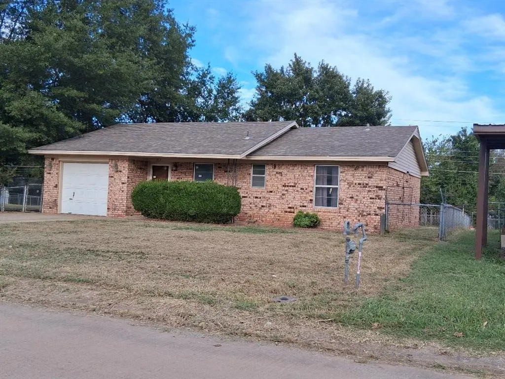 Front exterior — 303 Liza Lane, Tecumseh, OK 74873