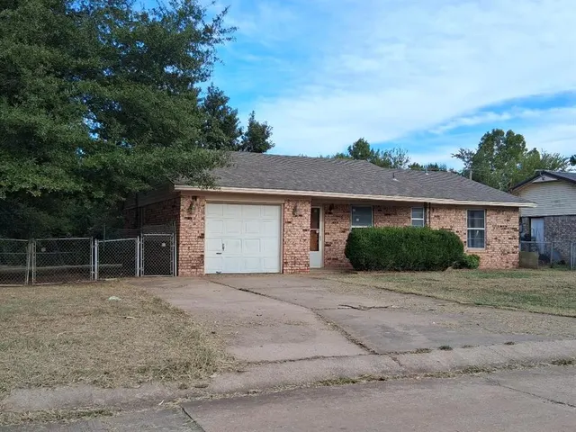 Photo 3 — 303 Liza Lane, Tecumseh, OK 74873