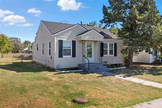 Photo 5 — 414 N Elm Street, Granite, OK 73547
