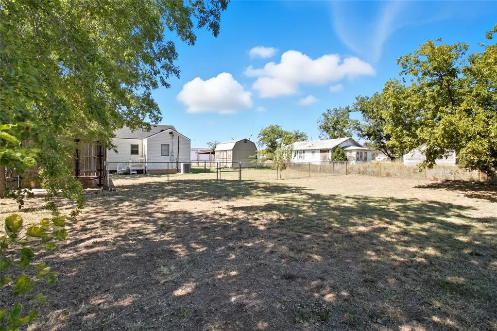 Photo 10 — 414 N Elm Street, Granite, OK 73547