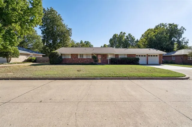 Front exterior — 2666 Brentwood Drive, Norman, OK 73069