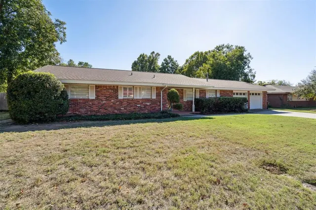Photo 3 — 2666 Brentwood Drive, Norman, OK 73069