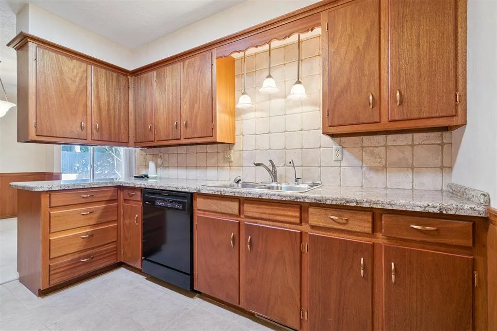 Photo 15 — 2666 Brentwood Drive, Norman, OK 73069
