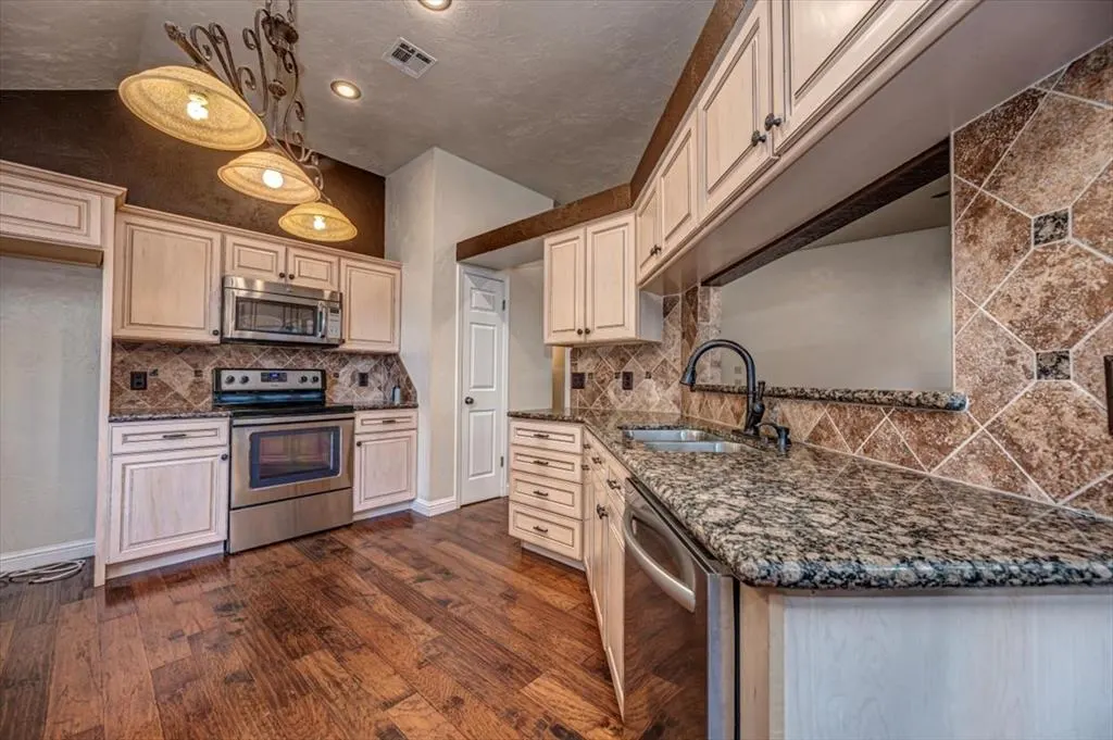 Photo 14 — 7921 NW 81st Street, Oklahoma City, OK 73132