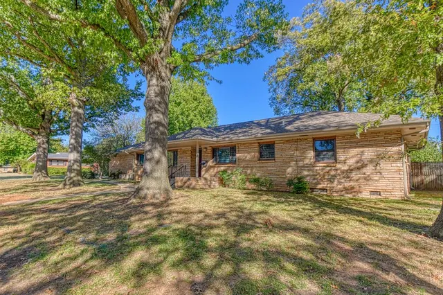 Front exterior — 1221 Cruce Street, Norman, OK 73069