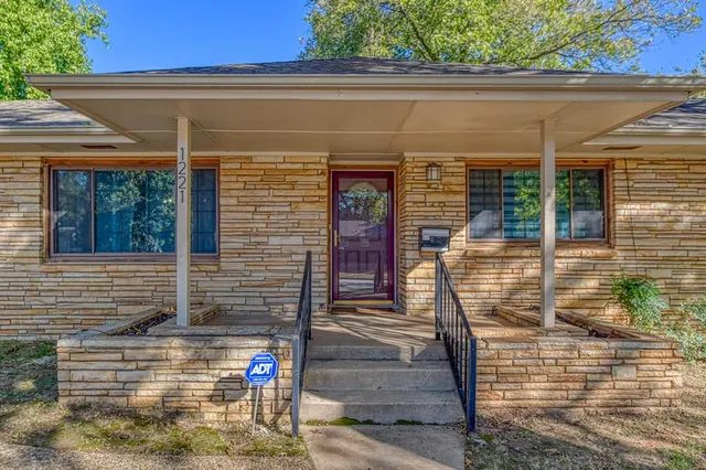 Photo 2 — 1221 Cruce Street, Norman, OK 73069