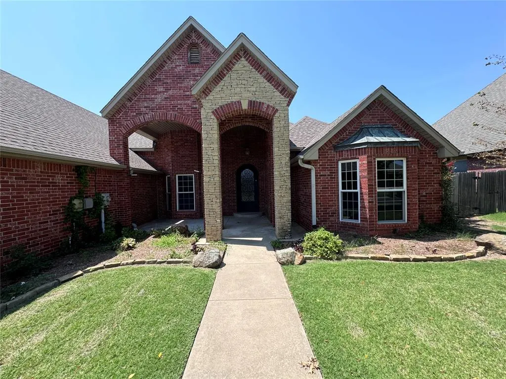 Photo 2 — 12621 Lexington Drive, Oklahoma City, OK 73173