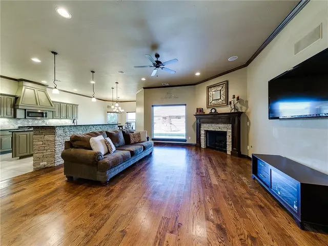 Photo 6 — 12621 Lexington Drive, Oklahoma City, OK 73173