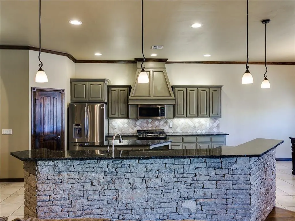 Photo 10 — 12621 Lexington Drive, Oklahoma City, OK 73173