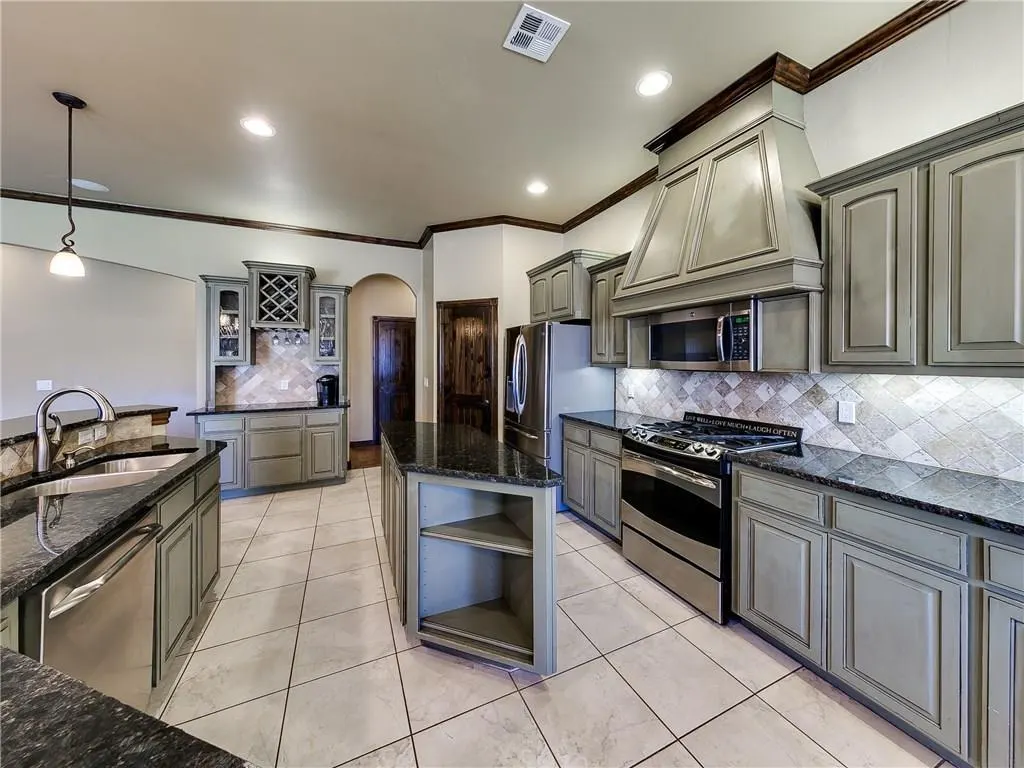 Photo 11 — 12621 Lexington Drive, Oklahoma City, OK 73173