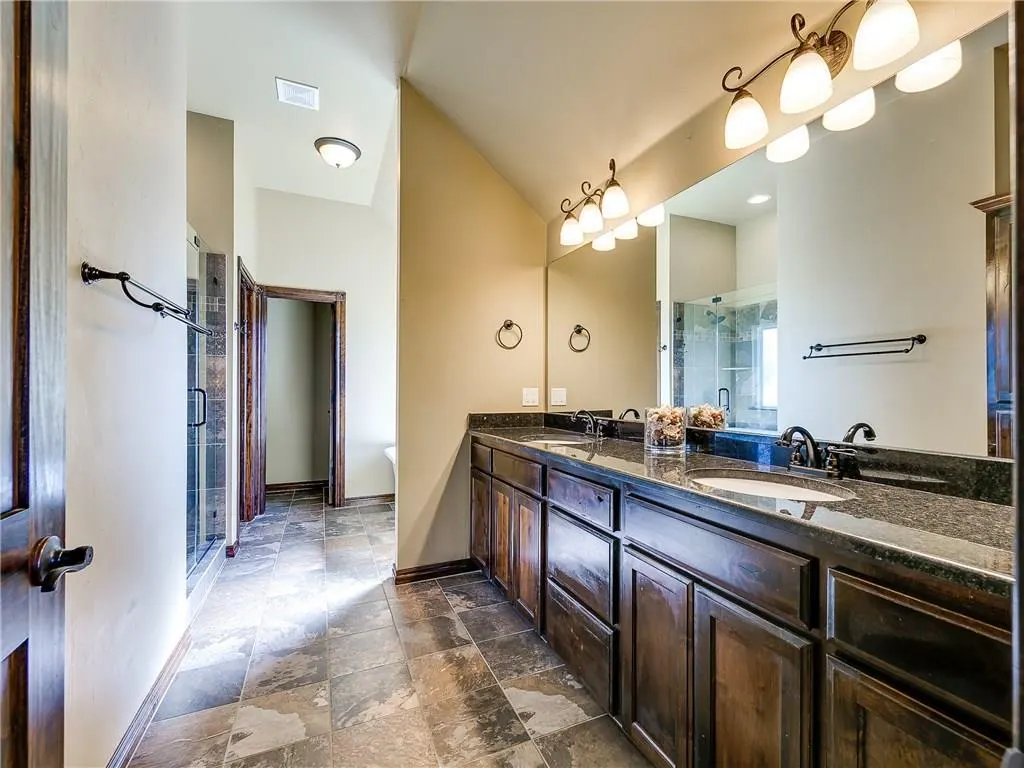 Photo 14 — 12621 Lexington Drive, Oklahoma City, OK 73173