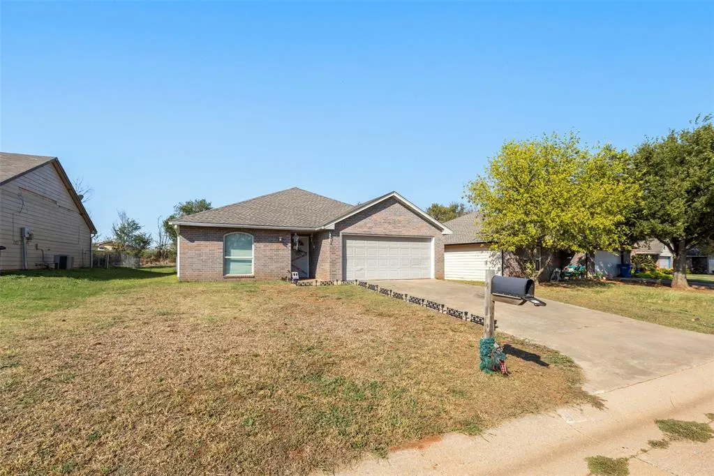 Front exterior — 918 valleyview Road, Enid, OK 73701