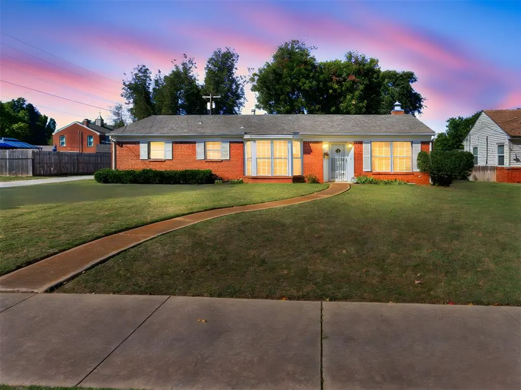 Front exterior — 804 S 12th Street, Chickasha, OK 73018