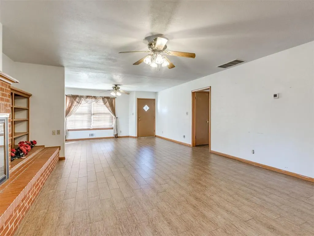 Photo 6 — 804 S 12th Street, Chickasha, OK 73018