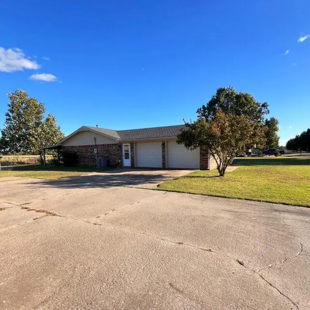 Photo 2 — 1007 Mimosa Drive, Anadarko, OK 73005