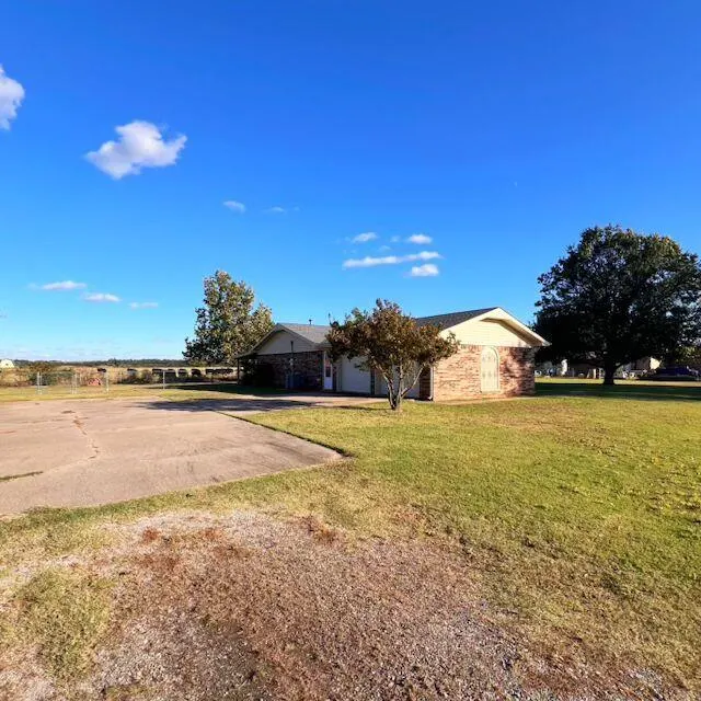 Photo 3 — 1007 Mimosa Drive, Anadarko, OK 73005