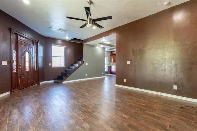 Photo 3 — 323 N 8th Street, Clinton, OK 73601