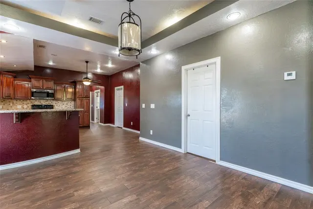 Photo 6 — 323 N 8th Street, Clinton, OK 73601