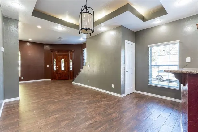 Photo 7 — 323 N 8th Street, Clinton, OK 73601