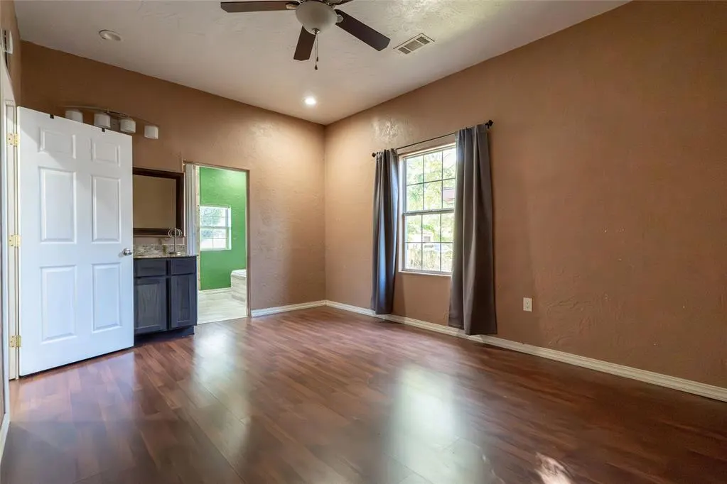 Photo 13 — 323 N 8th Street, Clinton, OK 73601