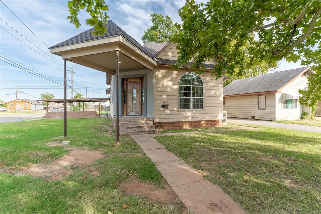 Photo 17 — 323 N 8th Street, Clinton, OK 73601