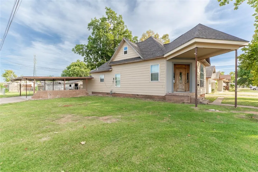 Photo 18 — 323 N 8th Street, Clinton, OK 73601