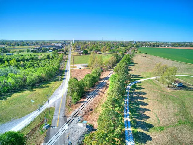 Photo 7 — 601 N Cimarron Road, Tuttle, OK 73089