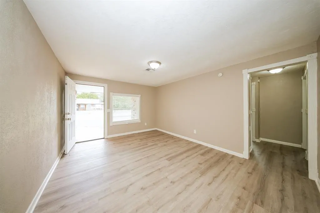 Photo 3 — 5025 Brookdale Drive, Oklahoma City, OK 73135