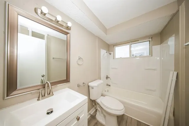 Photo 8 — 5025 Brookdale Drive, Oklahoma City, OK 73135