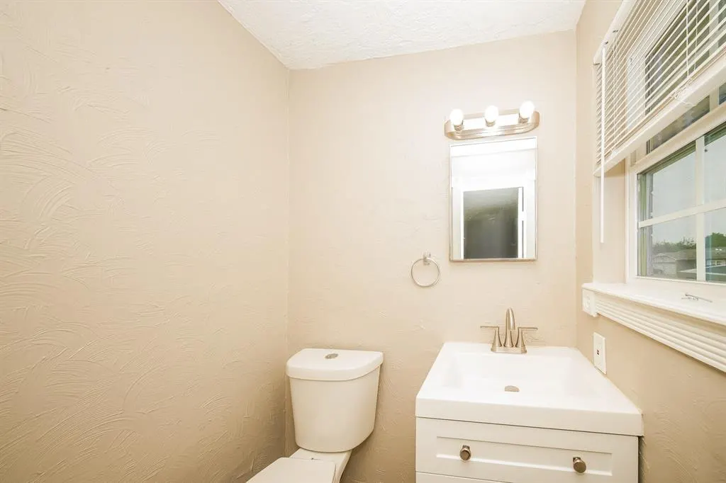 Photo 10 — 5025 Brookdale Drive, Oklahoma City, OK 73135