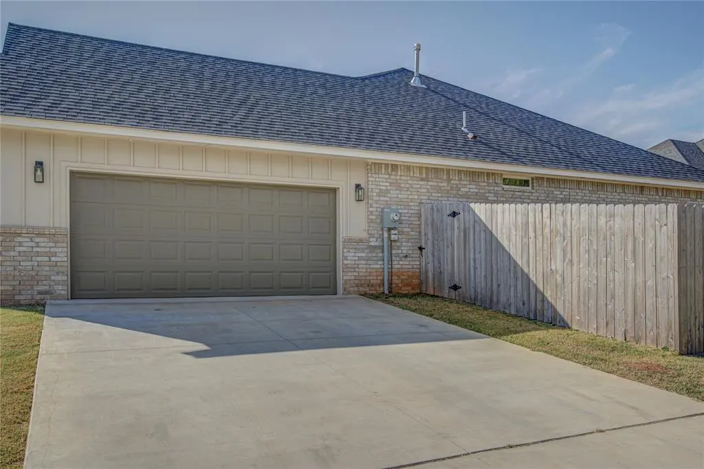 Photo 4 — 401 Clearview Drive, Washington, OK 73093