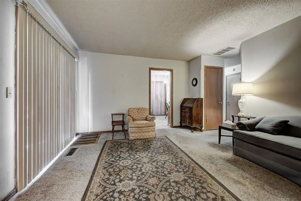 Photo 11 — 7728 NW 30th Street, Bethany, OK 73008