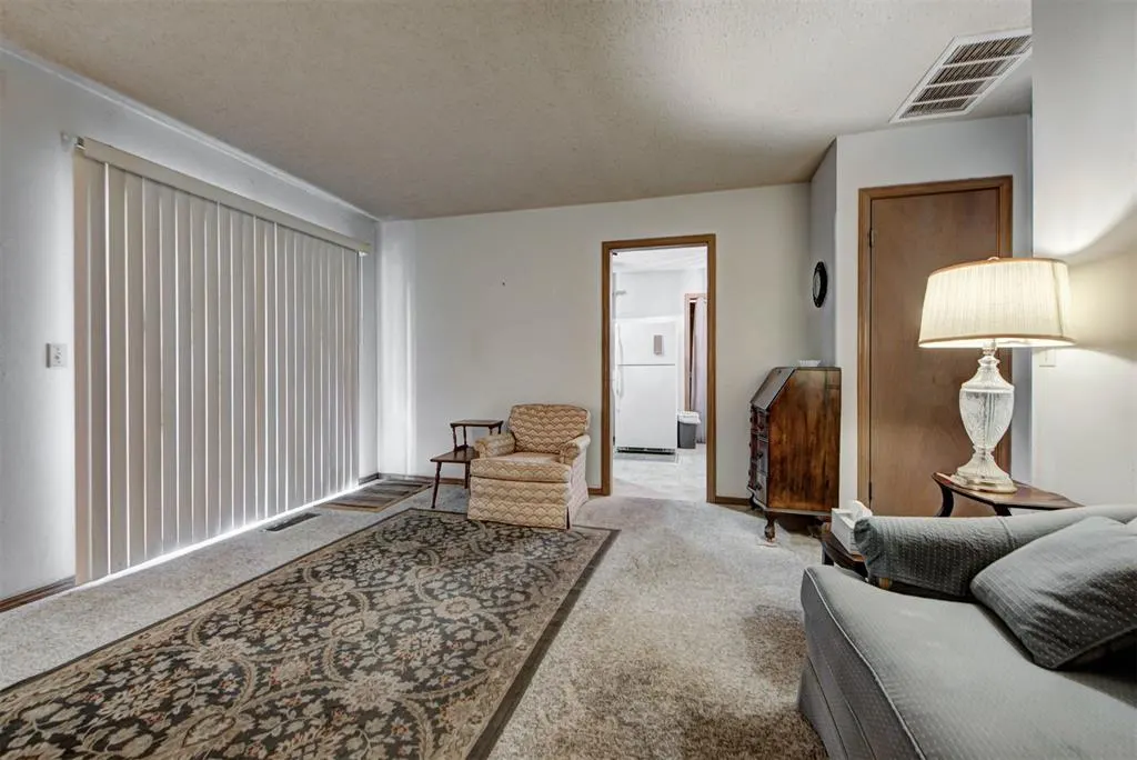 Photo 12 — 7728 NW 30th Street, Bethany, OK 73008