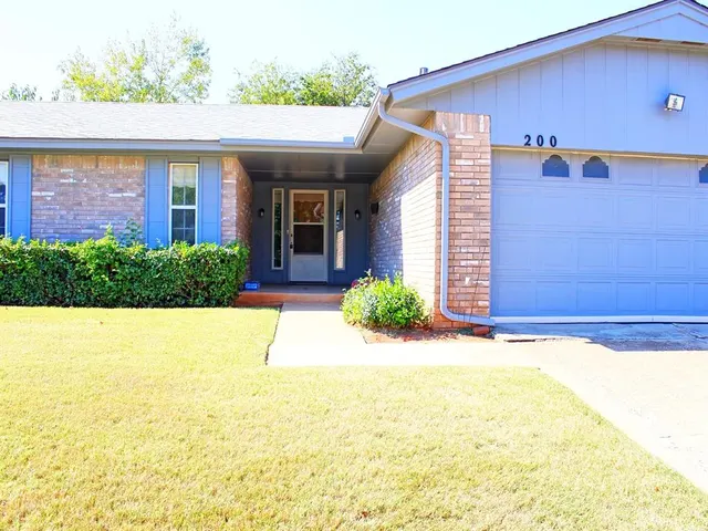 Photo 2 — 200 NE 61st Street, Oklahoma City, OK 73105
