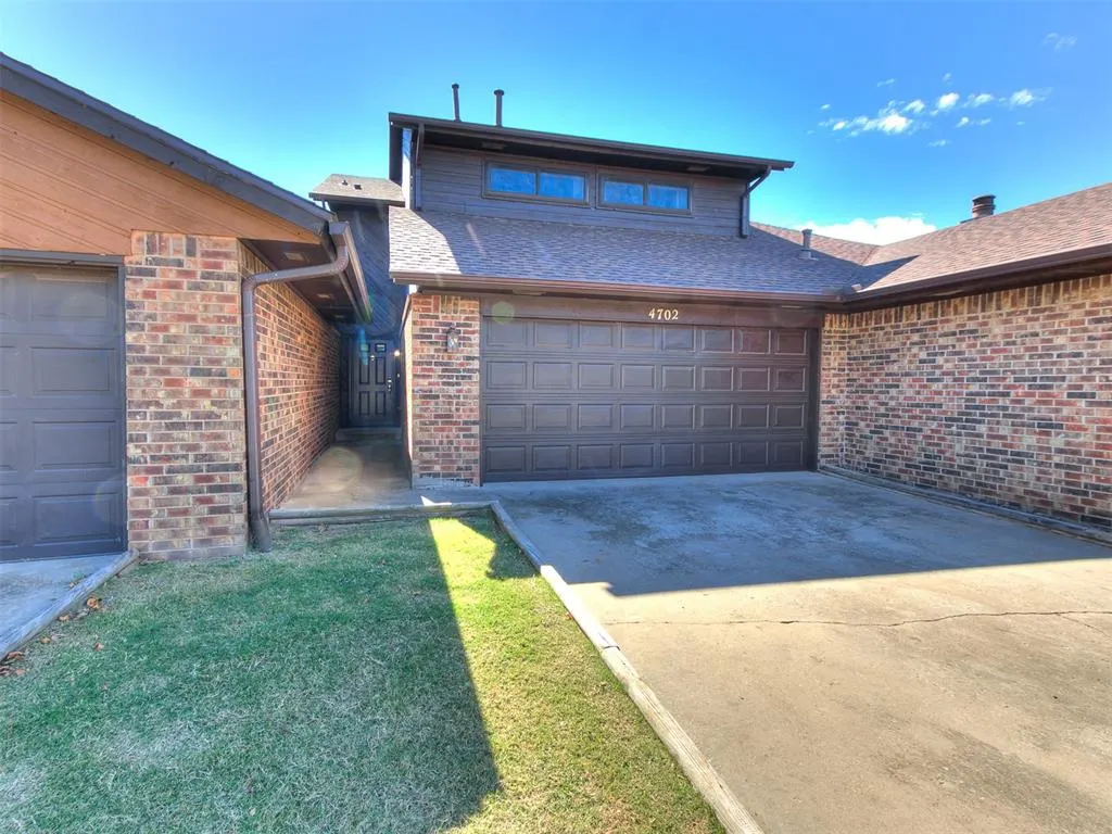 Photo 2 — 4702 Hemlock Lane, Oklahoma City, OK 73162