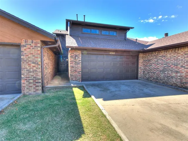 Photo 2 — 4702 Hemlock Lane, Oklahoma City, OK 73162