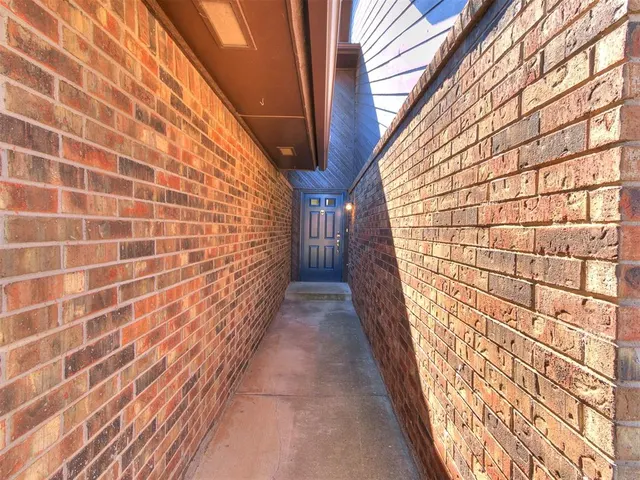 Photo 6 — 4702 Hemlock Lane, Oklahoma City, OK 73162